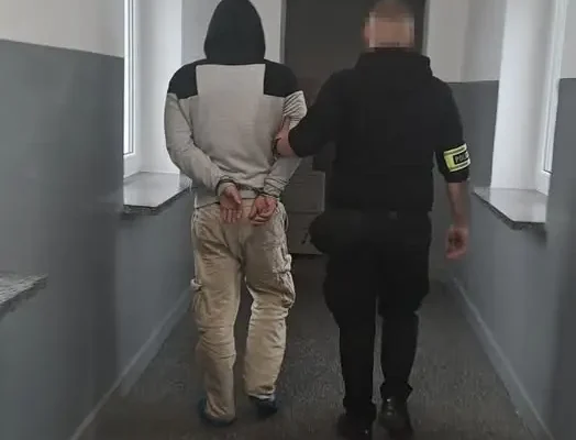Parczew: 40-latek bez prawa jazdy, z narkotykami w dokumentach i w lodówce