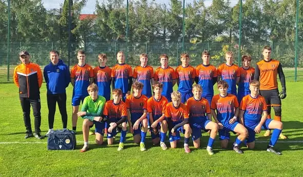 Juniorzy Młodsi LKS Agrotex Milanów przegrywają z Unią Krzywda 2:4
